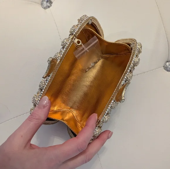 NWOT Gold Rhinestone Skull Clutch Purse - Picture 3 of 6